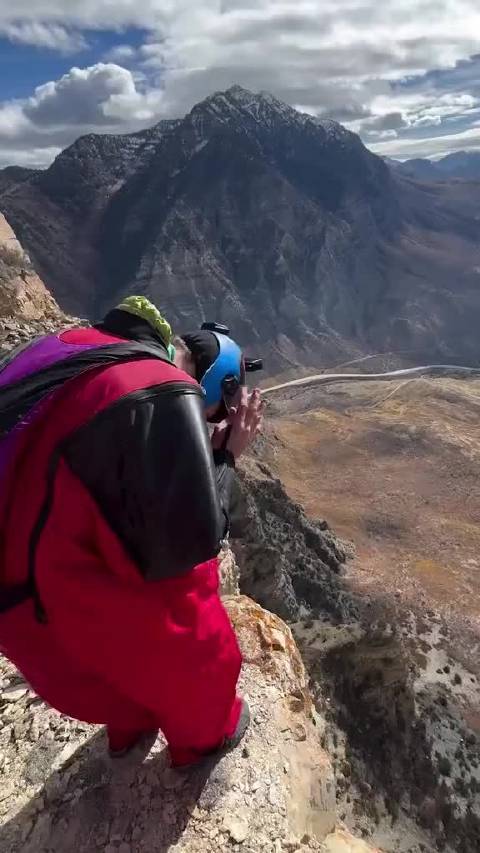 32岁顶尖翼装高手违规飞行，10秒撞山身亡的真相官方正版下载 - 极玩家